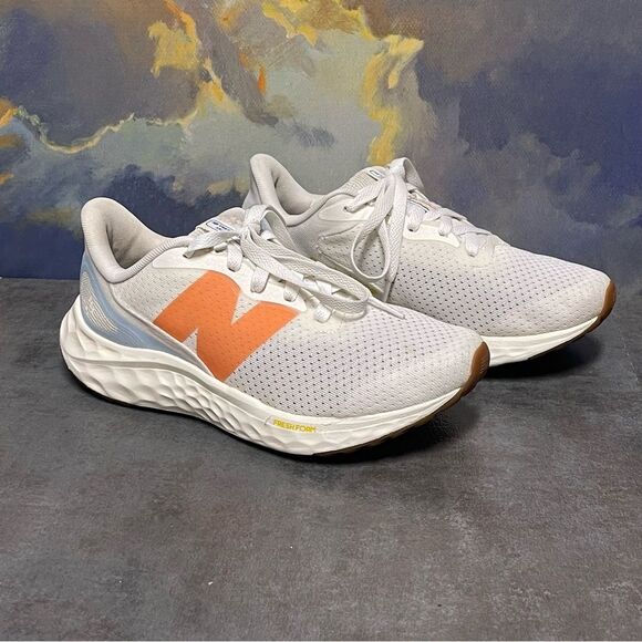 New Balance Arishi V4 Women's White Running Shoes Size 7.5B - Picture 1 of 16